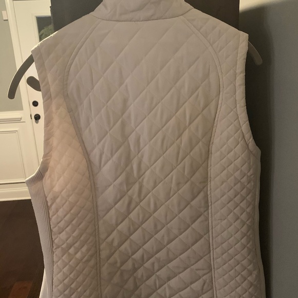 White vest great for layers - Picture 3 of 3